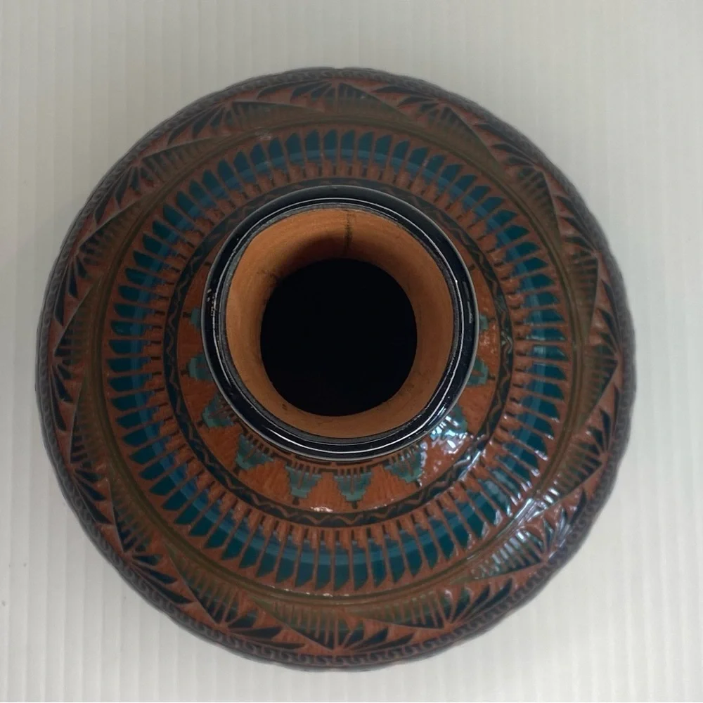 Pottery Vase SIGNED L. KING NAVAJO INTRICATE PATTERN~TRIBAL~SOUTHWESTERN